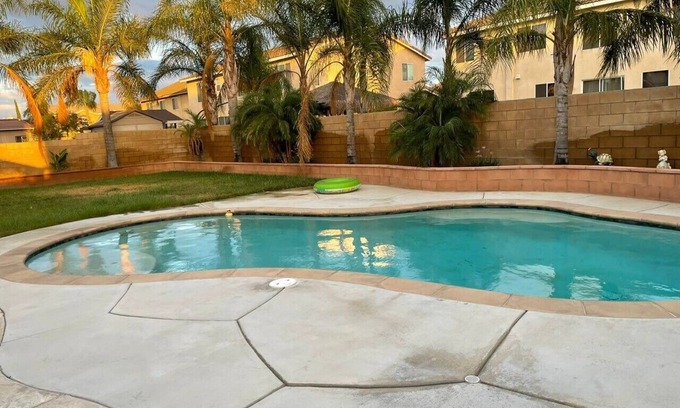 Eastvale House | Elegant Spacious Home with Swimming Pool