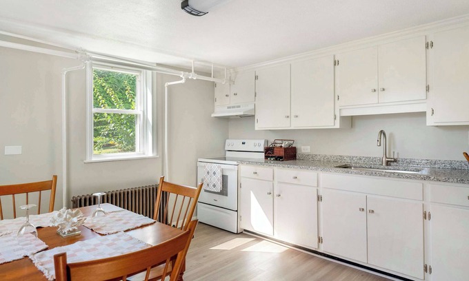 Locust Grove House | Elegant Studio | Kitchen | Washer/Dryer | Backyard