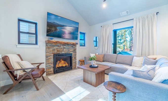 Lincoln Park House | Elegant Tahoe Escape – Comfort & Style Combined