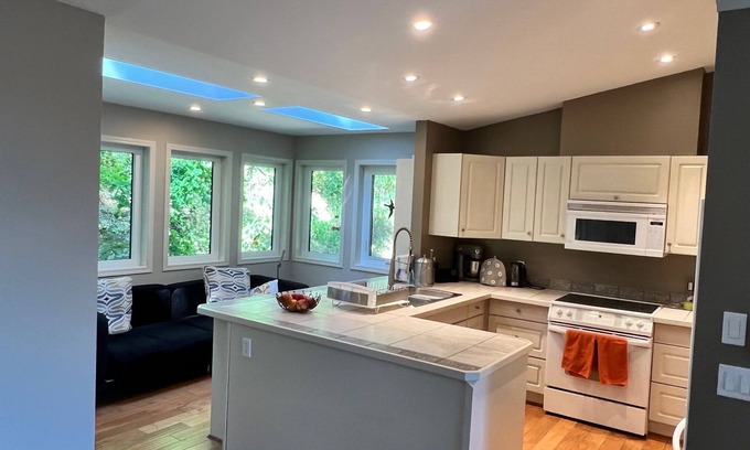 Salt Spring Island Cottage | Elegant three-bedroom Salt Spring Island home with view