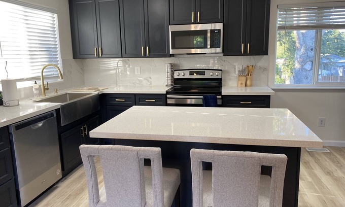 Eastside Apartment | Elegant three bedroom unit with two bathrooms