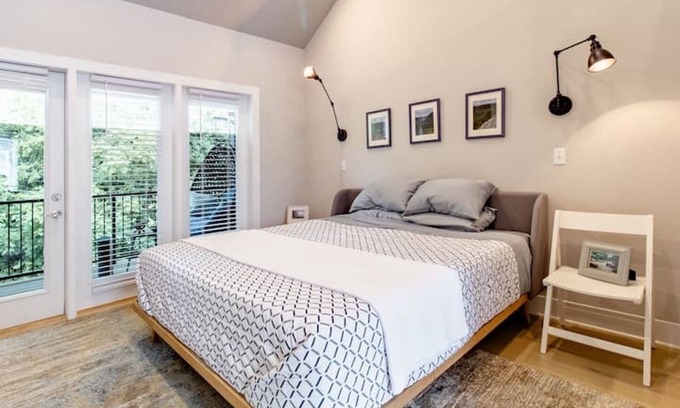 Northside House | Elegant Townhouse in the Heart of Chattanooga’s Vibrant Northshore District