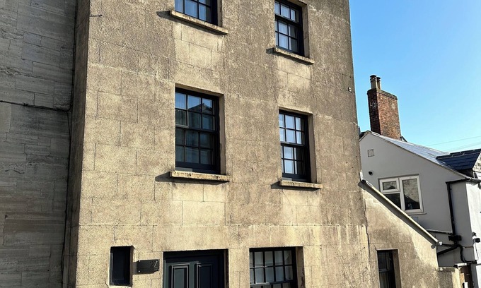 Stroud House | Elegant townhouse in Stroud - Entire Home in the Cotswolds