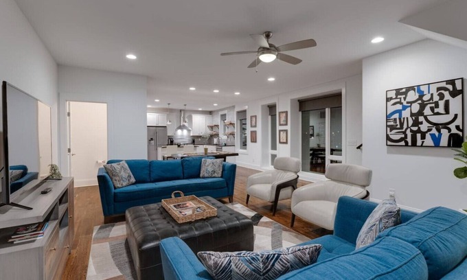 Berry Hill House | Elegant Townhouse Near Broadway
