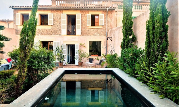 S'Arxiduc House | Elegant townhouse with private pool