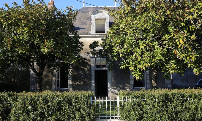 Rille House | Elegant Traditional Merchant's House, With 4br Sleeps 10 Near The Loire Chateaux