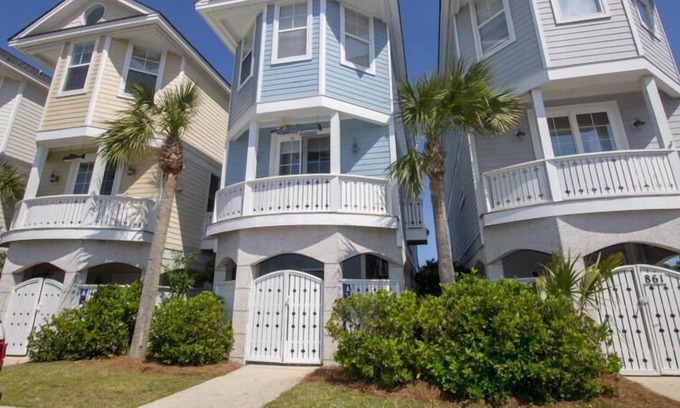 Bonito Boathouses House | Elegant Two-Story Home w/ Amazing Sunset Views - Steps to Marina & Boathouse