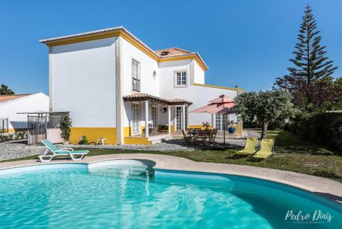 Sao Simao Villa | Elegant Villa in Azeitão with Pool