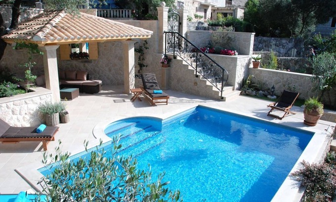 Cavtat Villa | Elegant villa La Perla ,private heated pool,short walking distance to sea&center