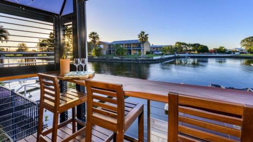 Bongaree House | Elegant Waterfront Gem where the Ocean meets the Canal!