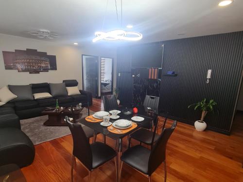 Macrodistrito Sur Apartment | Elegante depa de 2 dormitorios calacoto entre calle 9 y 10