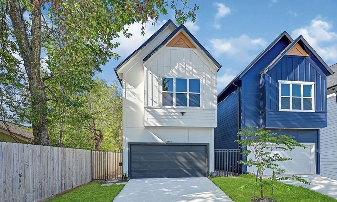 OST - South Union House | Elegantly furnished 3-bedroom house near Houston Medical Center and NRG Stadium