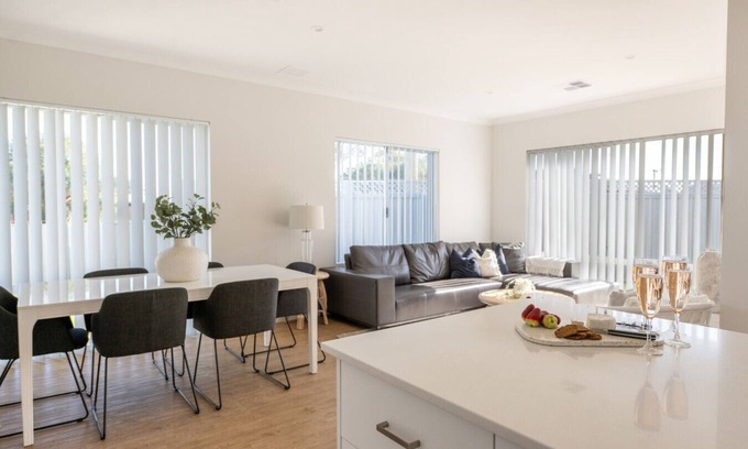 South Bunbury House | Elegantly Styled Villa In Bunbury