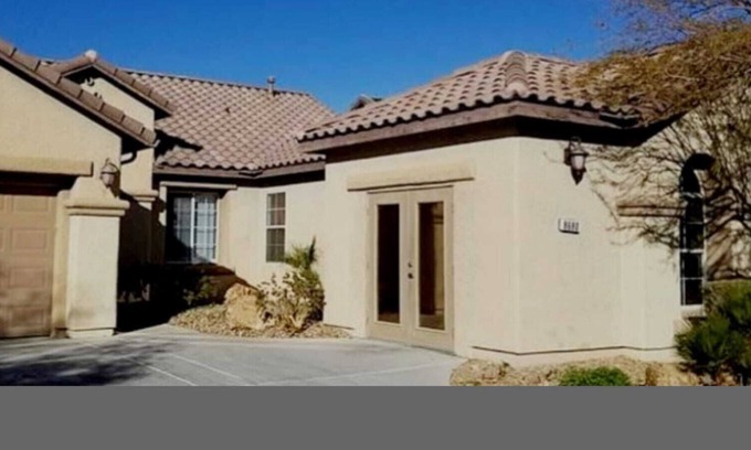 Rhodes Ranch House | Elegent Game Lounge Pool House 15mins from Strip