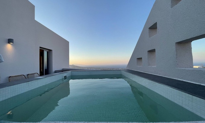 Pyrgos Hotel | Elements Cozy Suites