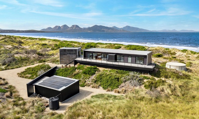 Dolphin Sands House | Elements - Freycinet Holiday Houses