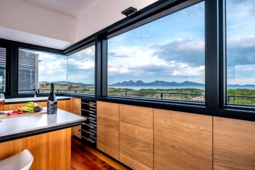 Dolphin Sands House | Elements - Freycinet Holiday Houses