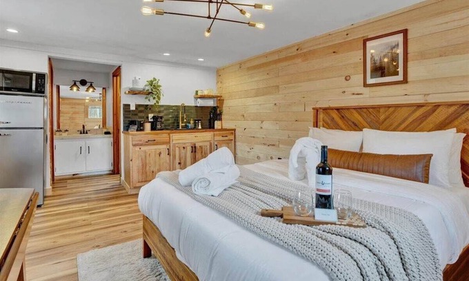 Canadensis Cabin | Elements Pocono Cabin | Modern | Wi-Fi | Firepit