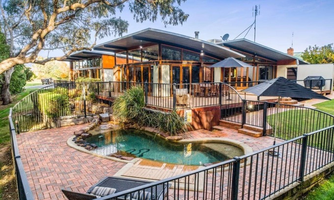 Moama House | Elements Summary: Wel