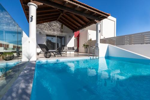 Gennadi House | Elena House