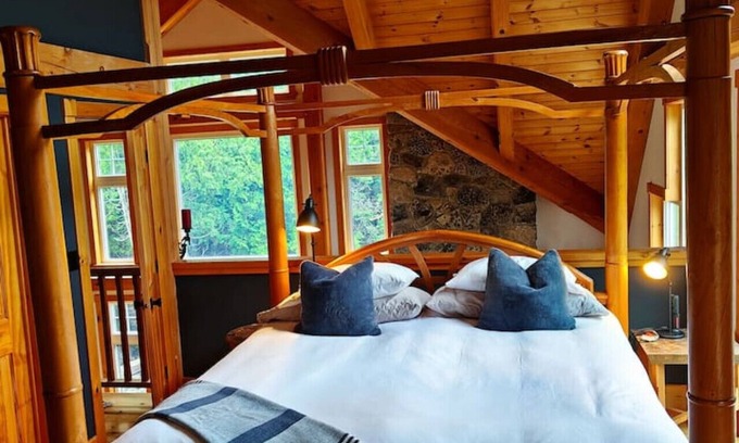 Tobermory House | Elenriel Cottage - Waterfront Timberframe