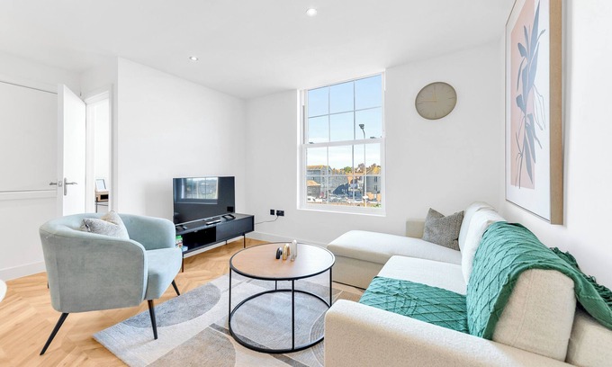 Rye Apartment | Elevate your Stay: Chic 1-Bed Flat with Kitchen