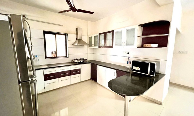 Vadodara Apartment | Elevate Your Stay: Luxurious 8th Floor Penthouse