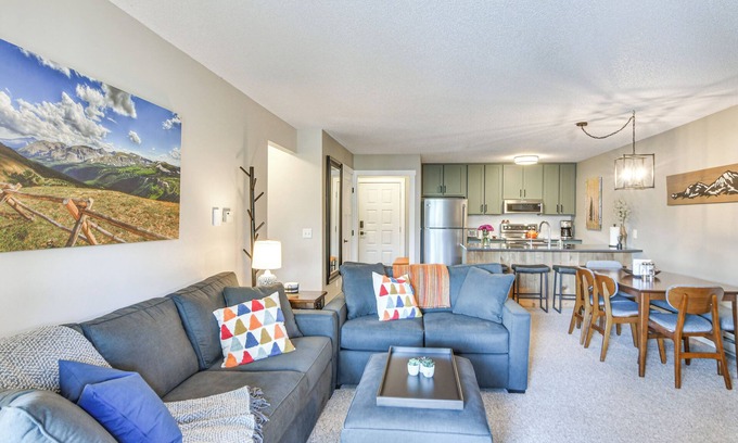 Fraser Condo | Elevated Fraser Condo w/Mountain View & Amenities