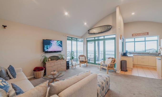 Redcliffs House | Elevated Ocean View Oasis - 3-BR, 2-Bath, Parking