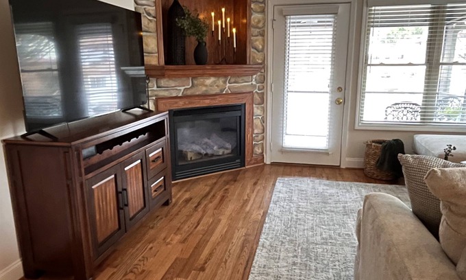 Helen Apartment | Elevator! Jubela's InTown Apt - Extremely Walkability to Main Street