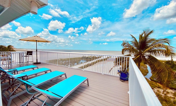 Mid Island House | Elevator to Paradise! Luxury beachfront property, book fast for winter discount.