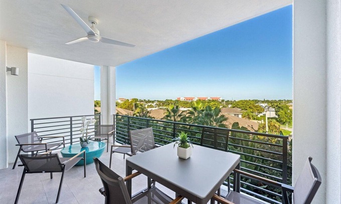 Redevelopment Area Condo | ELEVEN ELEVEN CENTRAL 445 - Luxury Condo Downtown Naples w/Resort Amenities