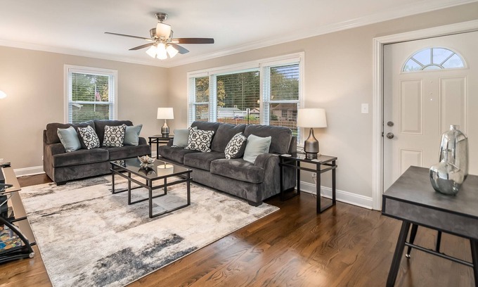 Elgin House | Elgin Rental- Jay St
