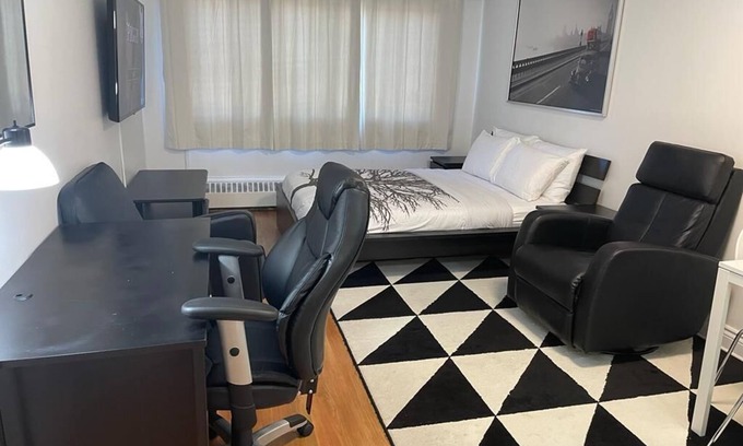Sainte-Anne-de-Bellevue Apartment | Eliana Beautiful Studio