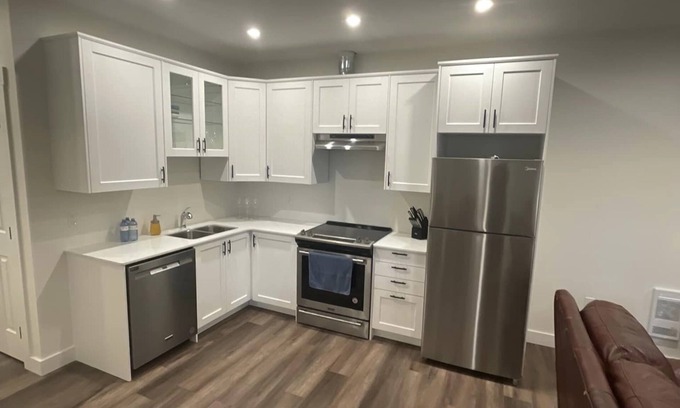 Powell River Apartment | Eliminate stress in this spacious and serene space with an adjacent Spa.