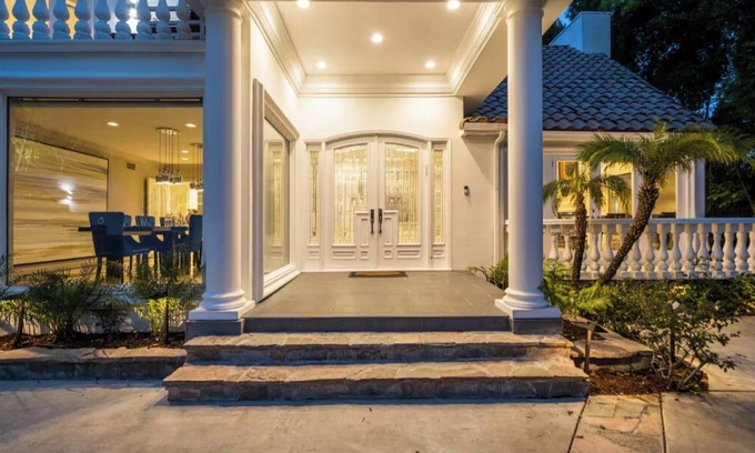 Encino House | Elisa Place- Exquisite Luxury Home with Resort-Style Pool & Oasis