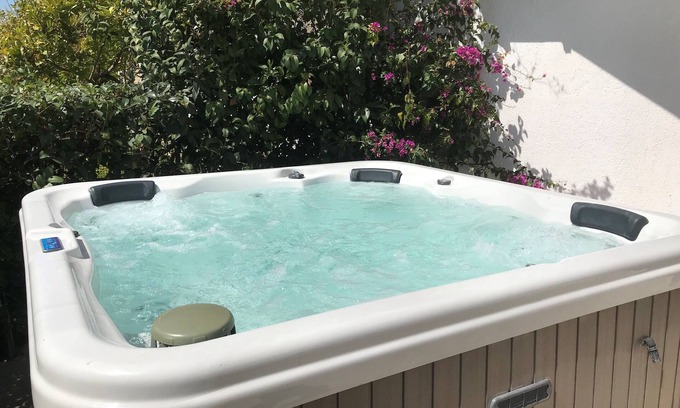Loutraki Apartment | Elisa Seaside Luxury Suite private hot tub, beach