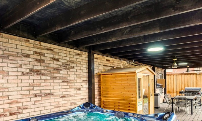 South Arlington House | Elite 5BR/3.5B Home with Game Room, Hot Tub, & Sauna