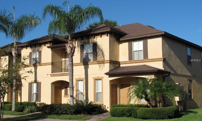 Regal Palms House | Elite end unit, sleeps 10, 2 min walk to pool, many extras. Close to Disney.