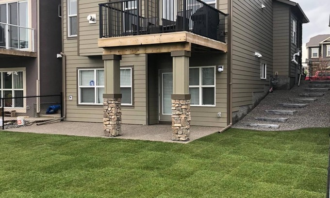Southeast Calgary House | Elite Guest Walkout Basement Suite Retreat! Perfect for Family