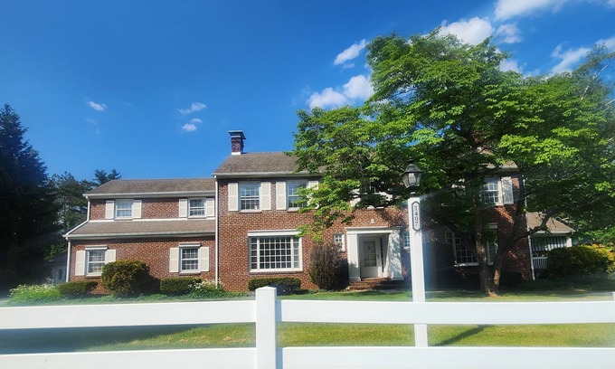 Park Forest Village House | Elite historic Atherton estate centrally located and 2.4 miles from stadium.