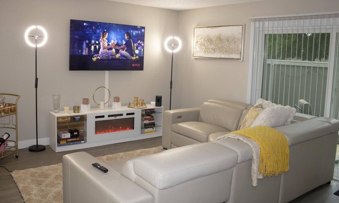 Pocket House | Elite Riverwalk Townhome w/ Sparkling Pool & Gym