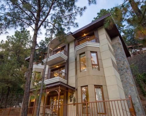 Kasauli Villa | ELIVAAS Wisteria luxe 4BHK Entire Home in Kasauli