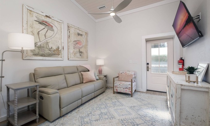 Cedar Key Apartment | Eliza Offers Beauty and Comfort Downtown!