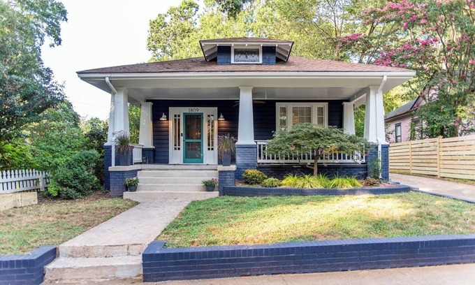 Chantilly House | Elizabeth Bungalow, Fenced Yard, Fireplaces, Grill