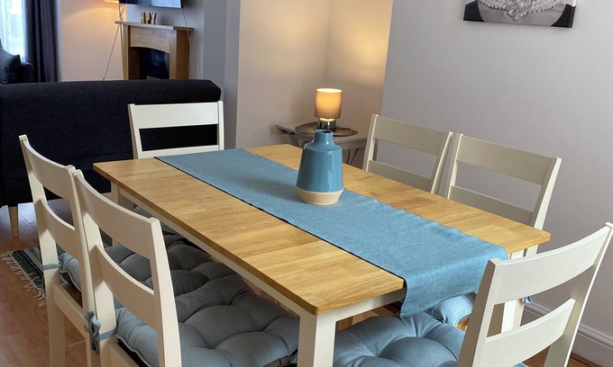 Valentines House | Elizabeth Line 3 Bedrooms Garden Home