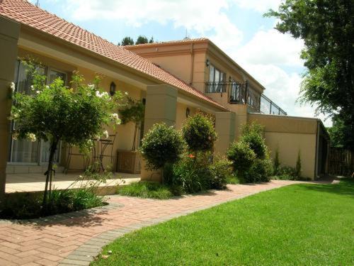 Ekurhuleni House | Elizabeth Lodge