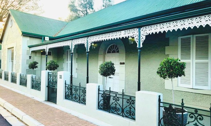Montagu Villa | Elizabeth's Cottage