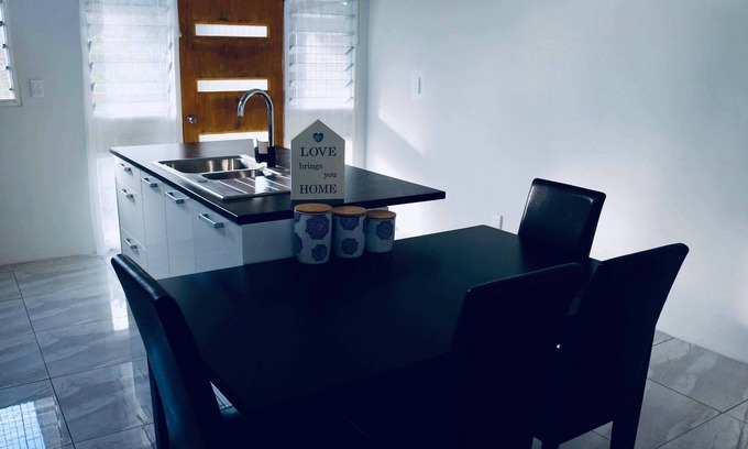 Nuku'alofa House | Elizabeth's Cozy Home