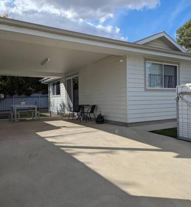 Junee Villa | Elizabeth Street Guesthouse